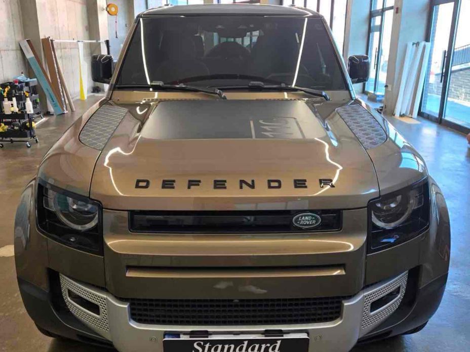 Land Rover Defender 2023