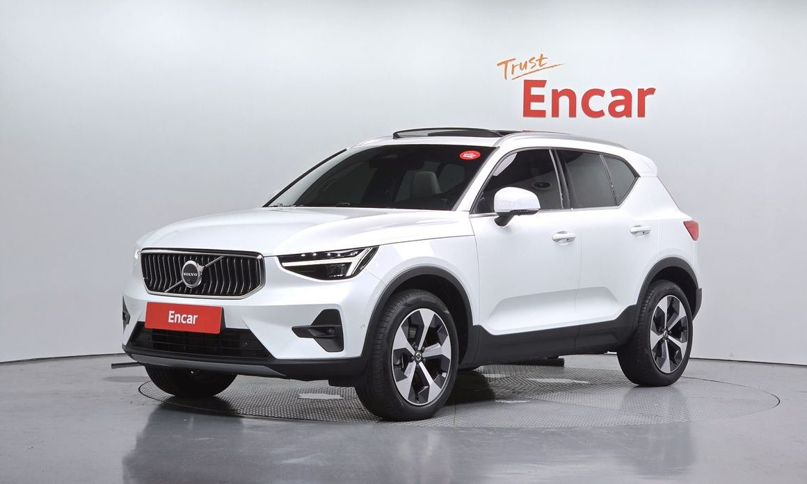 Volvo XC40 2025