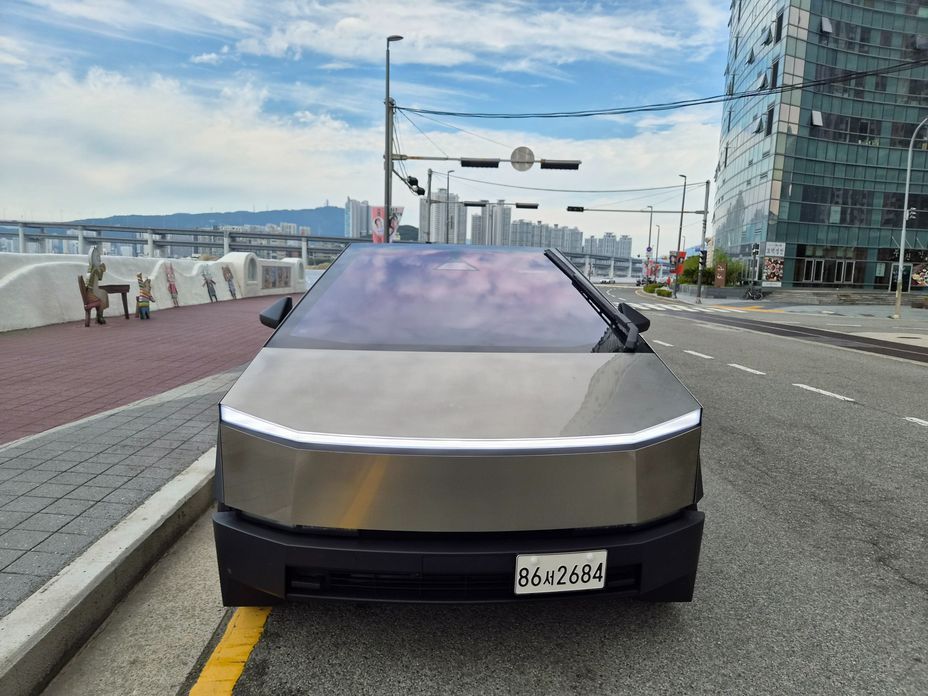 Tesla Cybertruck 2026