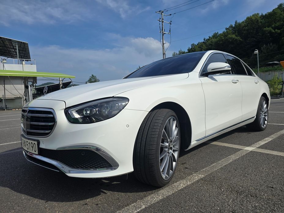 Mercedes-Benz E-Class 2023