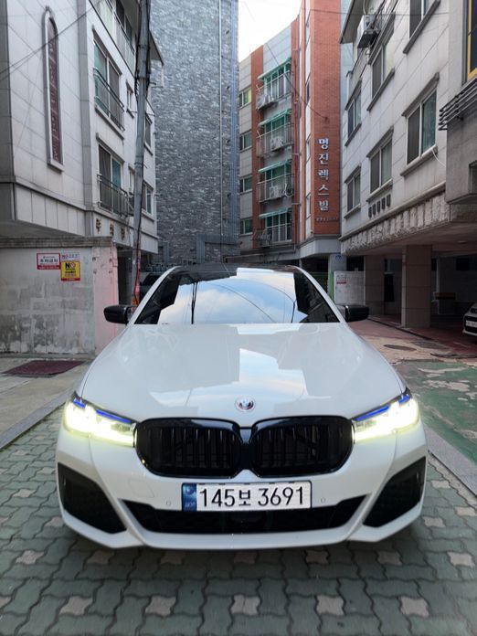 BMW 5-Series 2023