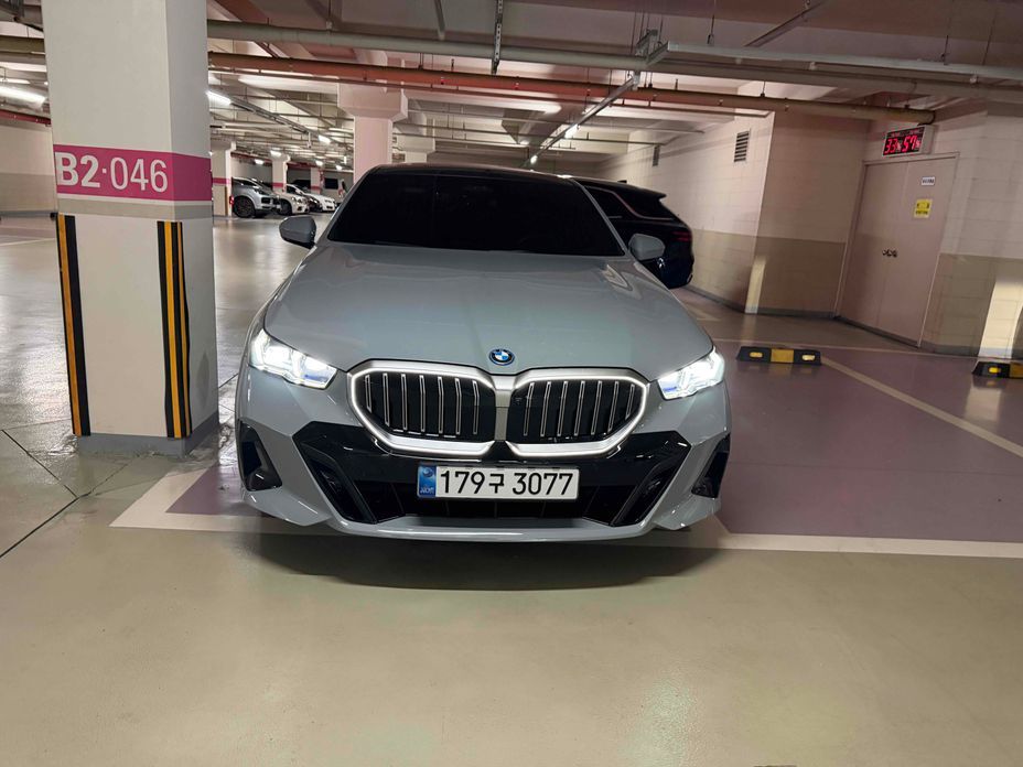 BMW 5-Series 2025