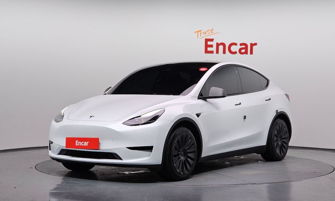 Tesla Model Y 2024