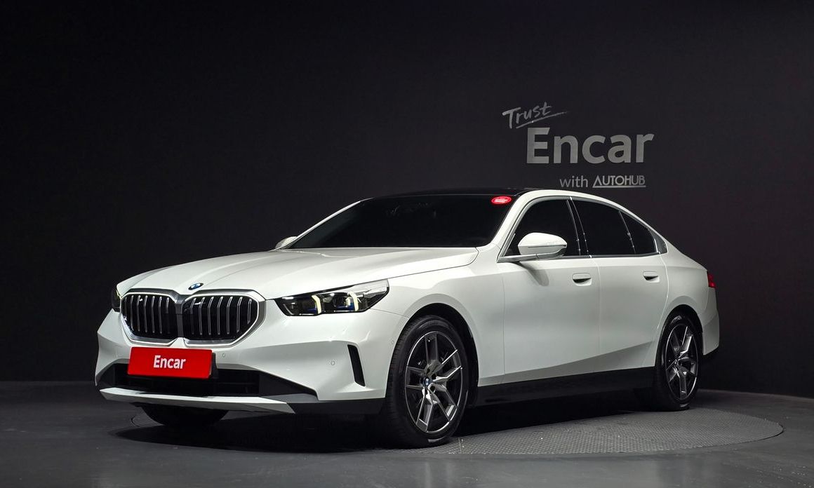 BMW 5-Series 2024