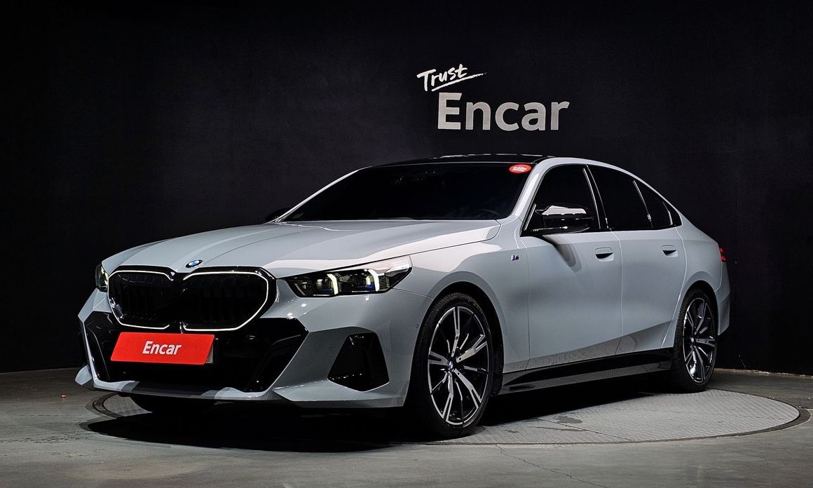 BMW 5-Series 2024