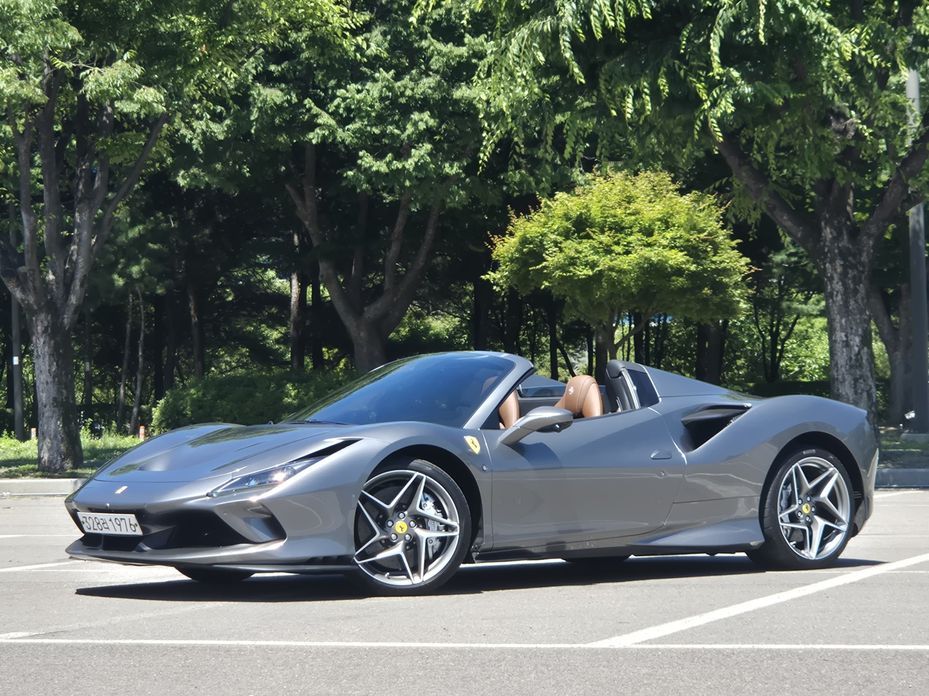 Ferrari F8 2021