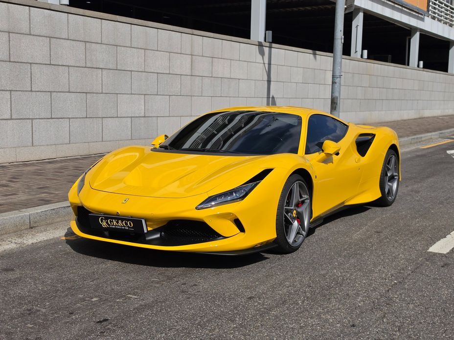 Ferrari F8 2022