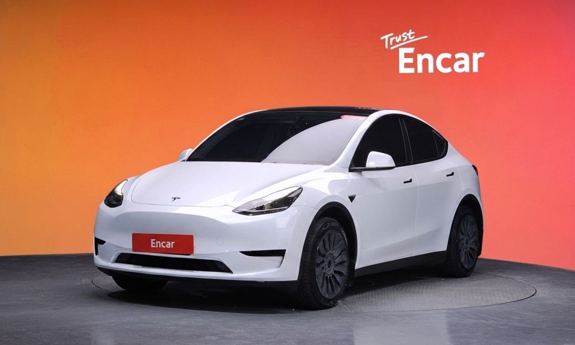 Tesla Model Y 2024