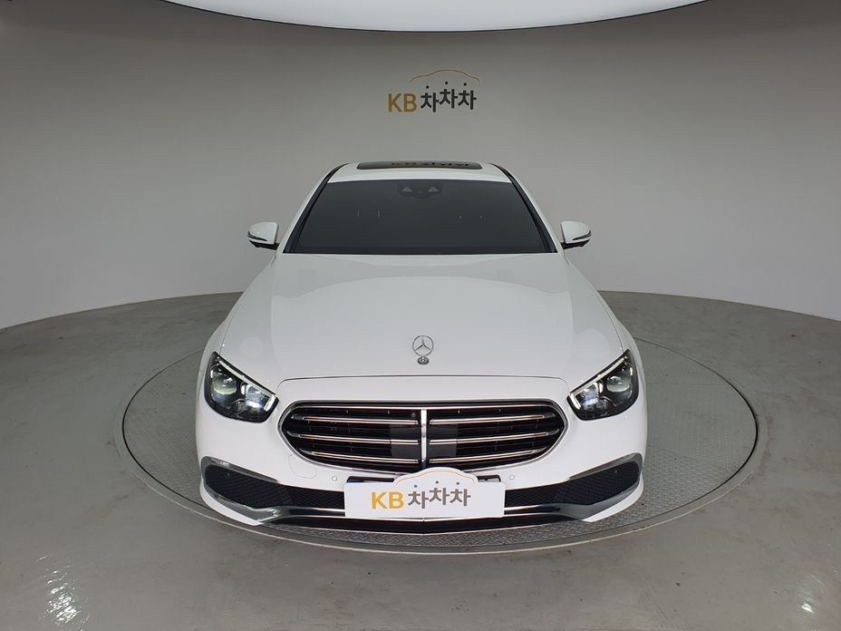 Mercedes-Benz E-Class 2023