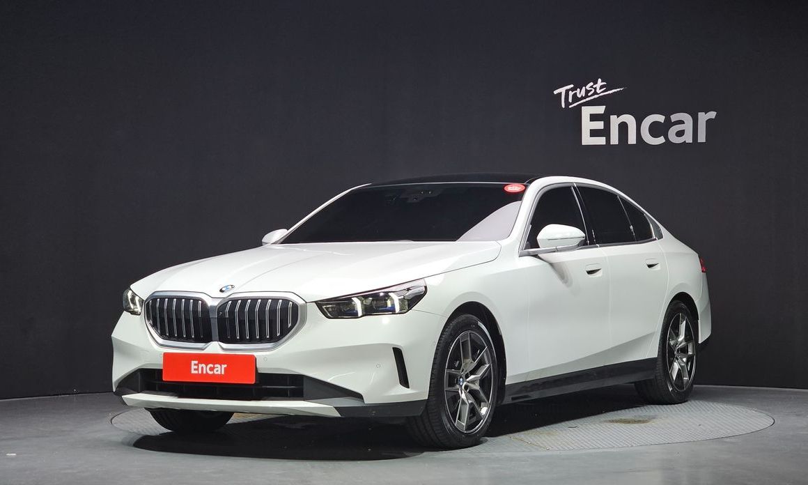 BMW 5-Series 2024