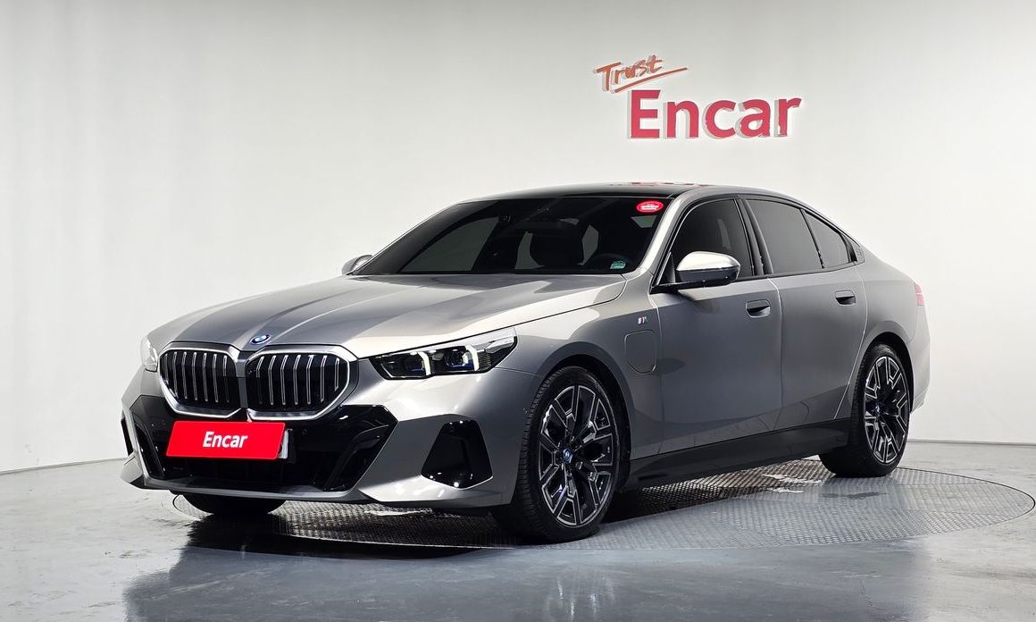 BMW 5-Series 2025