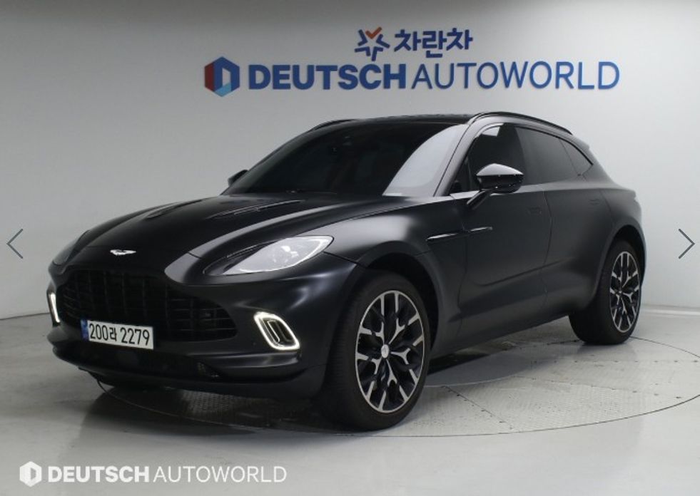 Astonmartin DBX 2021