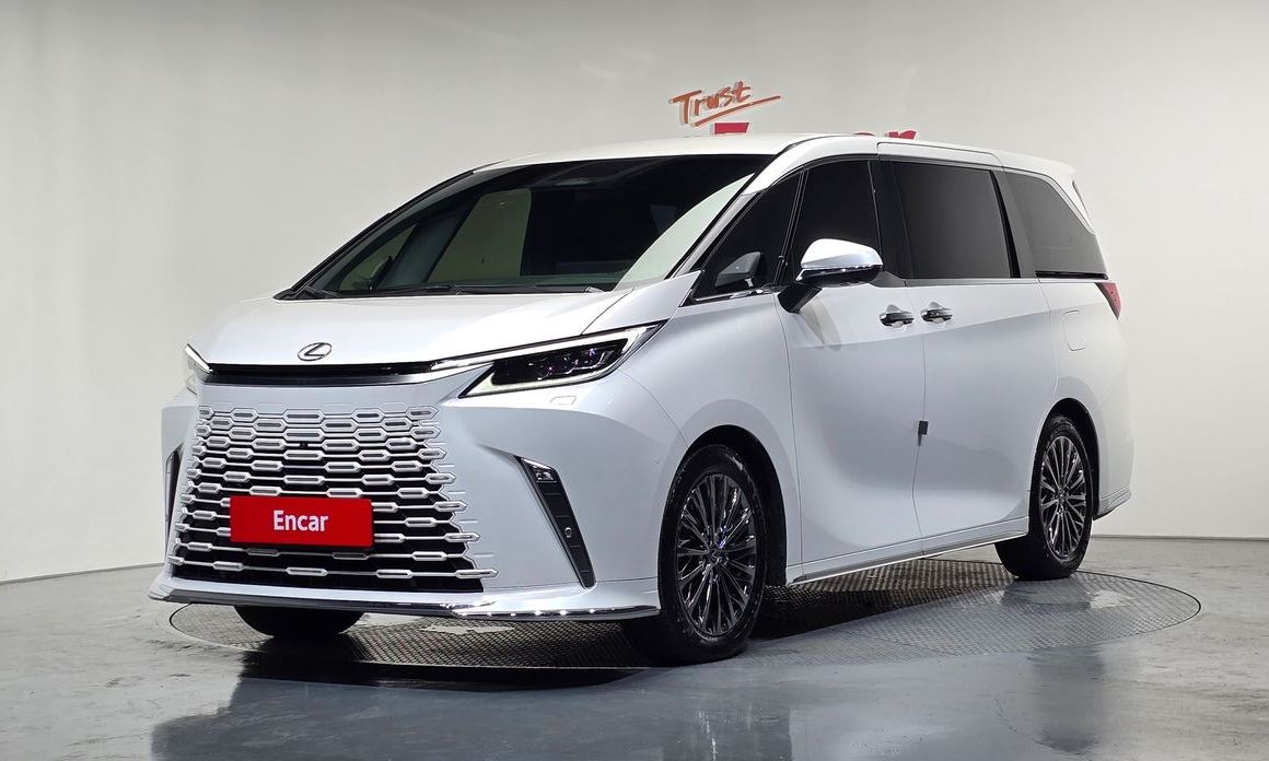 Lexus LM 2025
