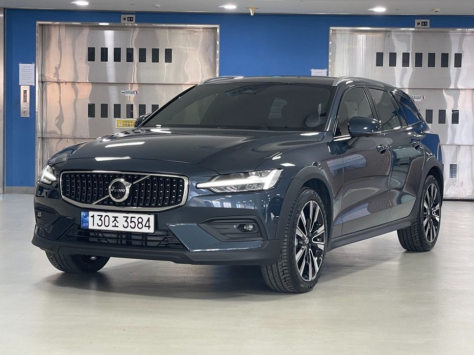 Volvo V60 2024