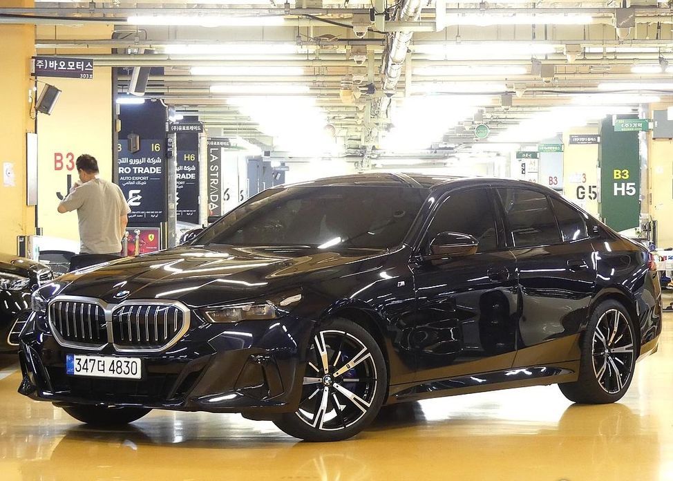 BMW 5-Series 2024