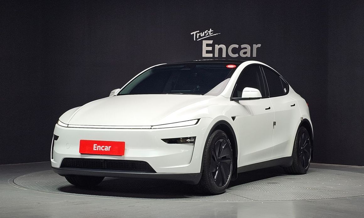 Tesla Model Y 2025