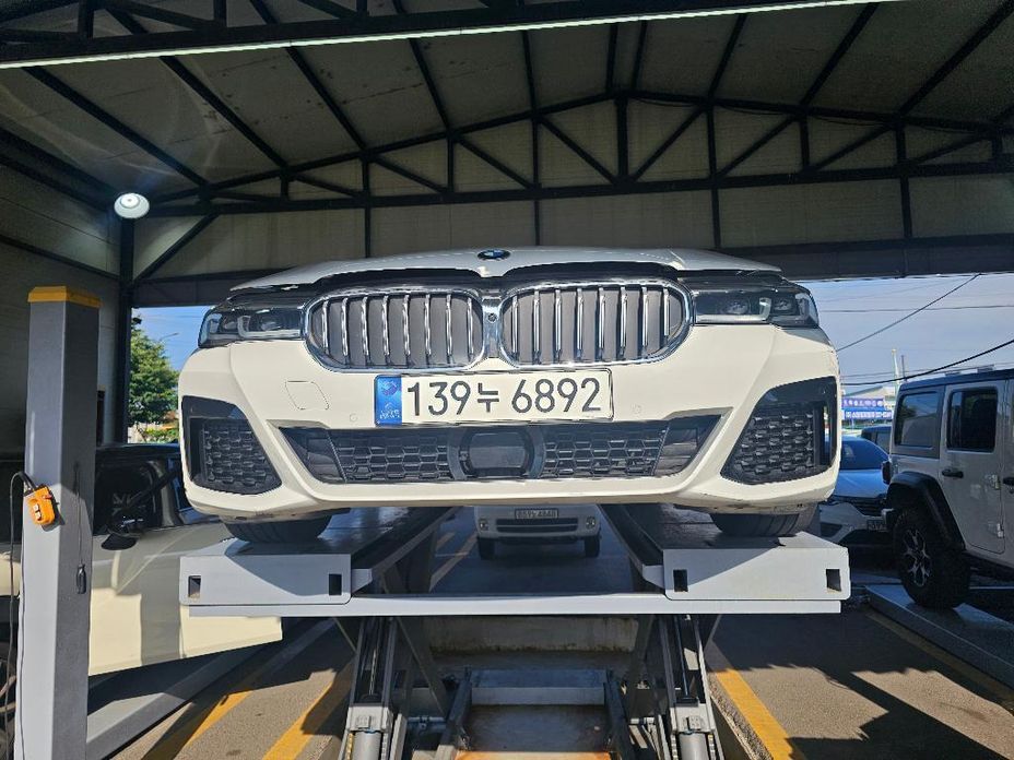 BMW 5-Series 2021