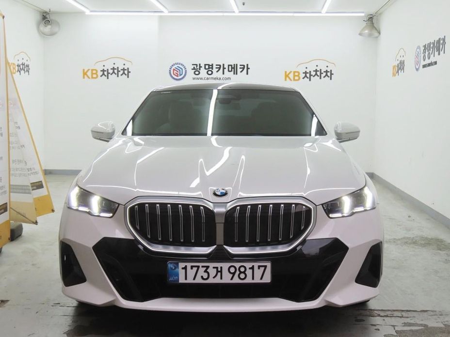 BMW 5-Series 2024