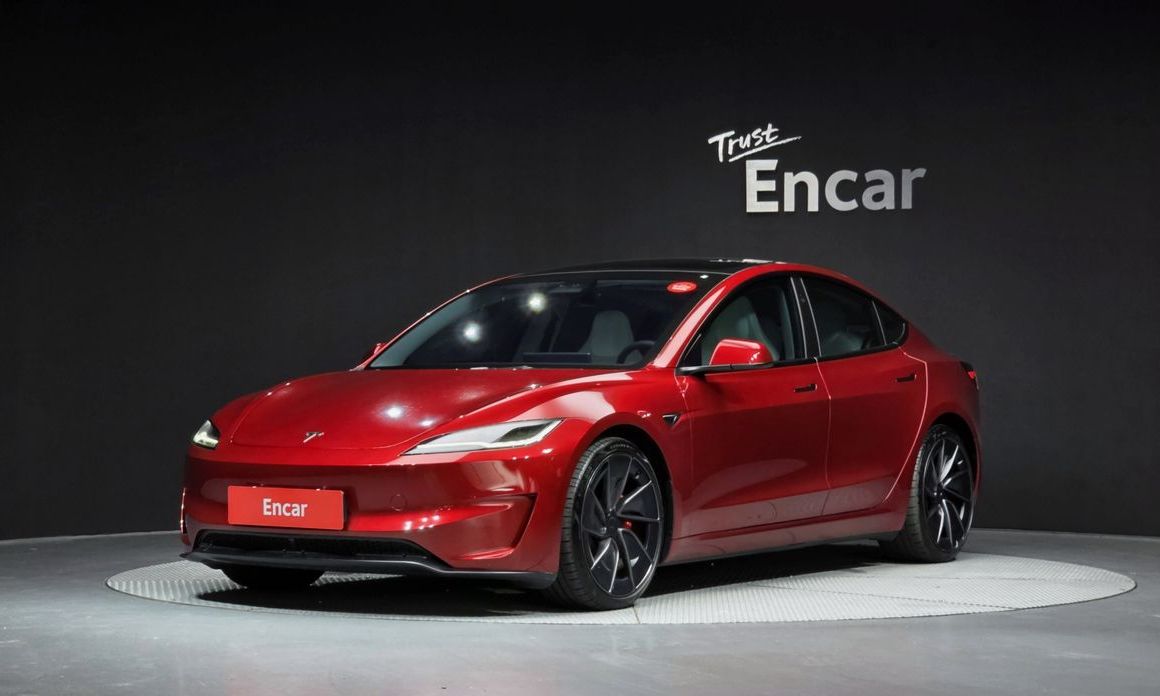 Tesla Model 3 2024