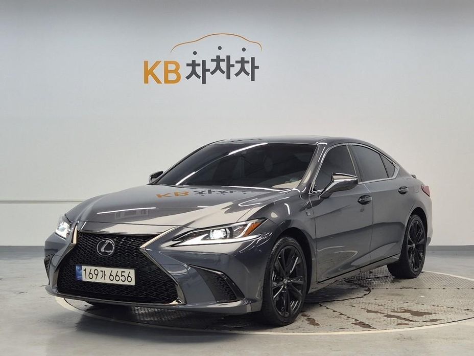 Lexus ES 2024