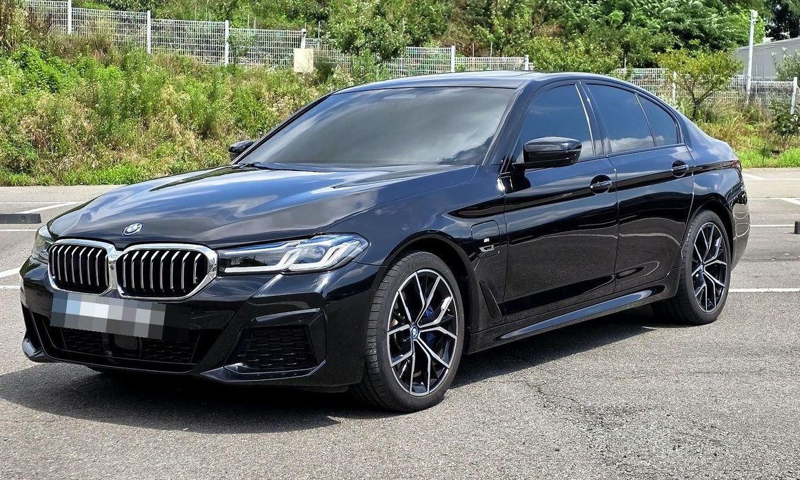 BMW 5-Series 2023