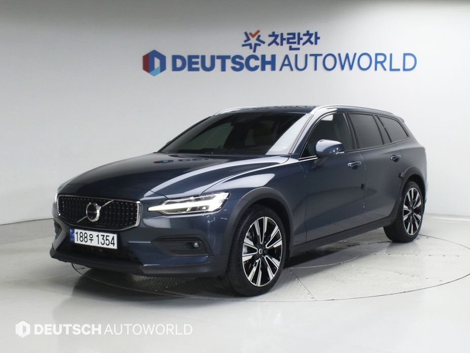 Volvo V60 2025
