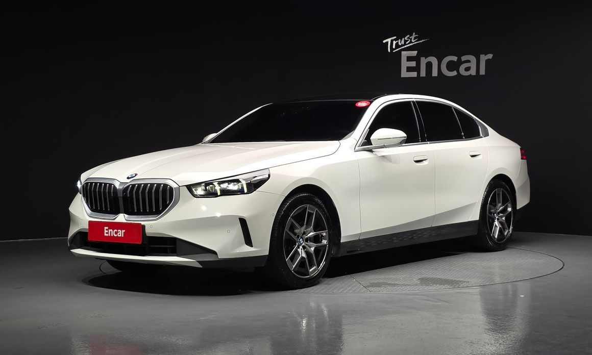 BMW 5-Series 2024