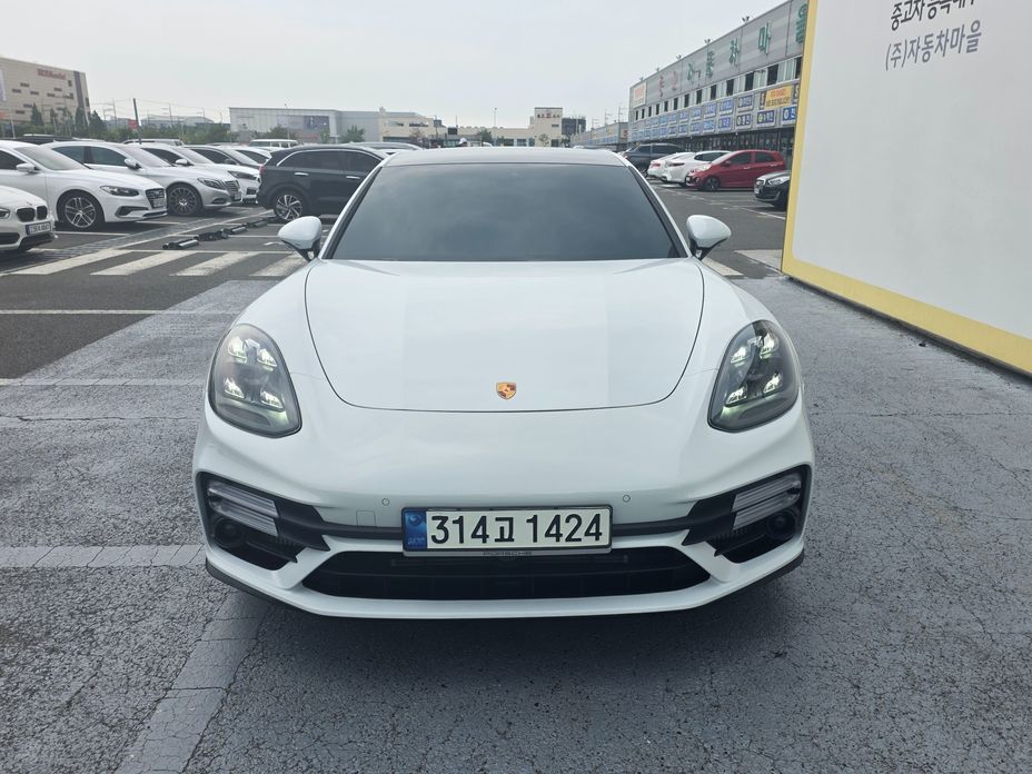 Porsche Panamera 2021
