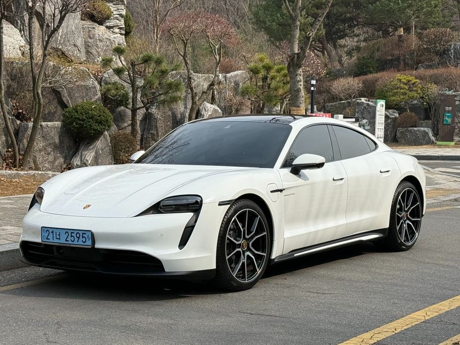 Porsche Taycan 2024