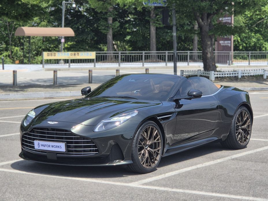 Astonmartin DB12 2025