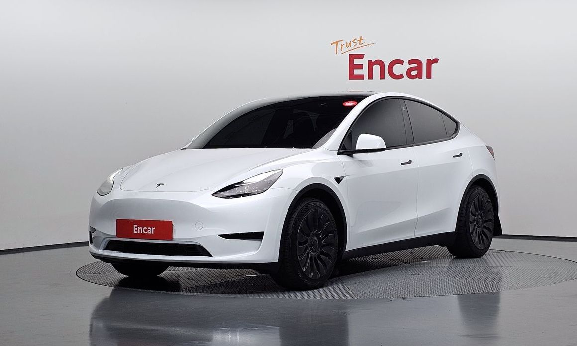 Tesla Model Y 2024