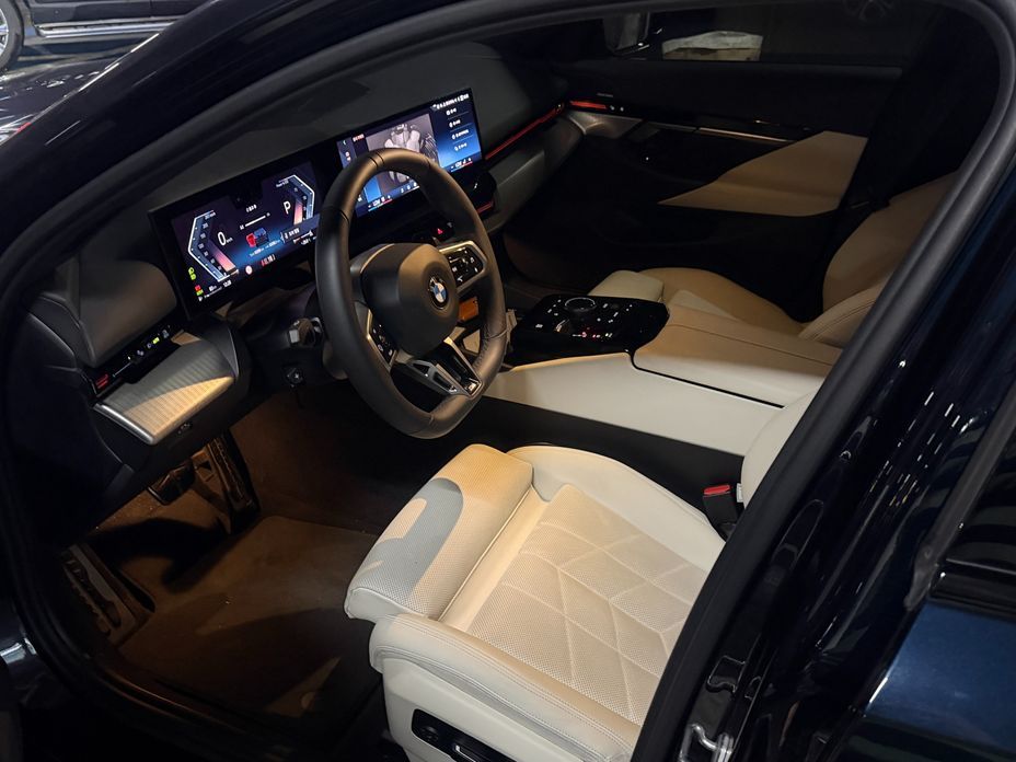 BMW 5-Series 2024