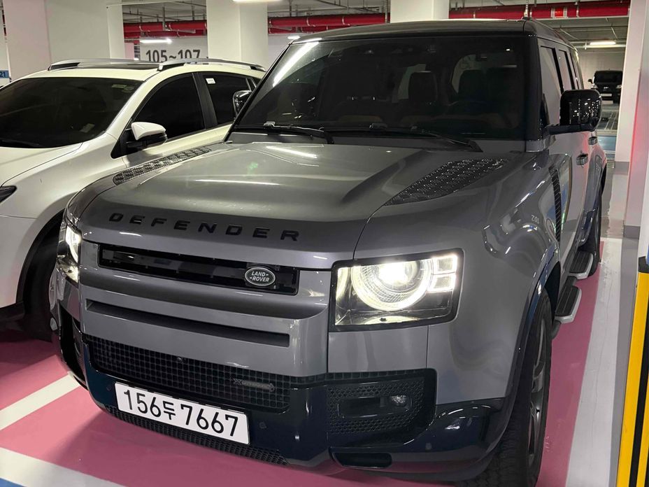 Land Rover Defender 2023