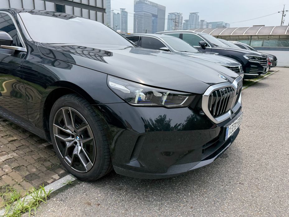 BMW 5-Series 2025