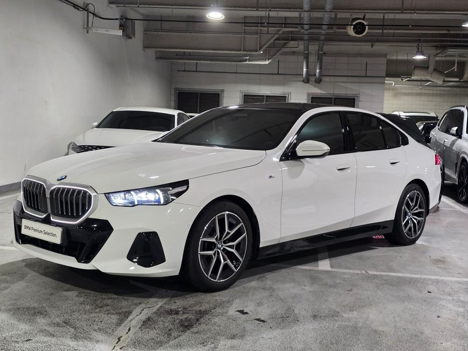 BMW 5-Series 2024