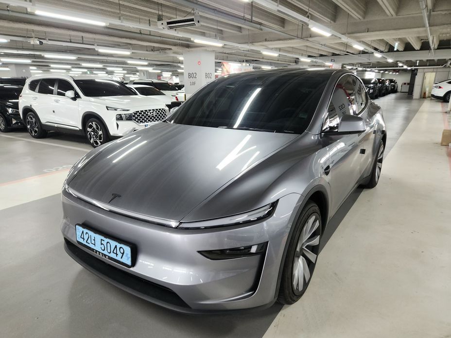 Tesla Model Y 2025