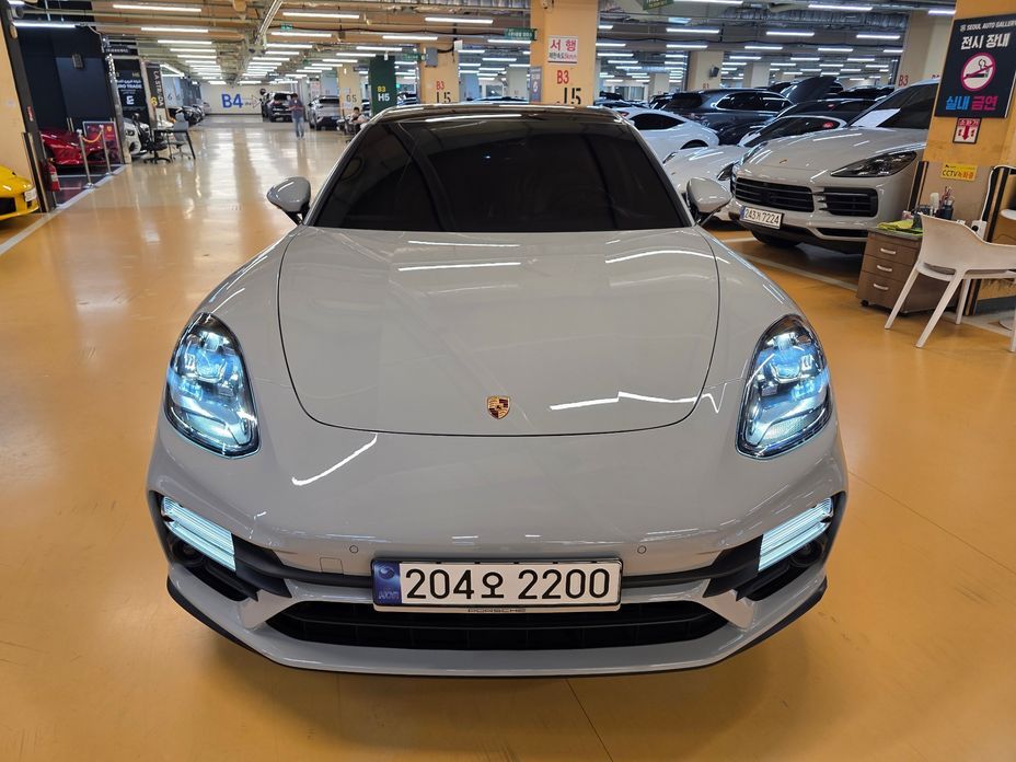 Porsche Panamera 2023