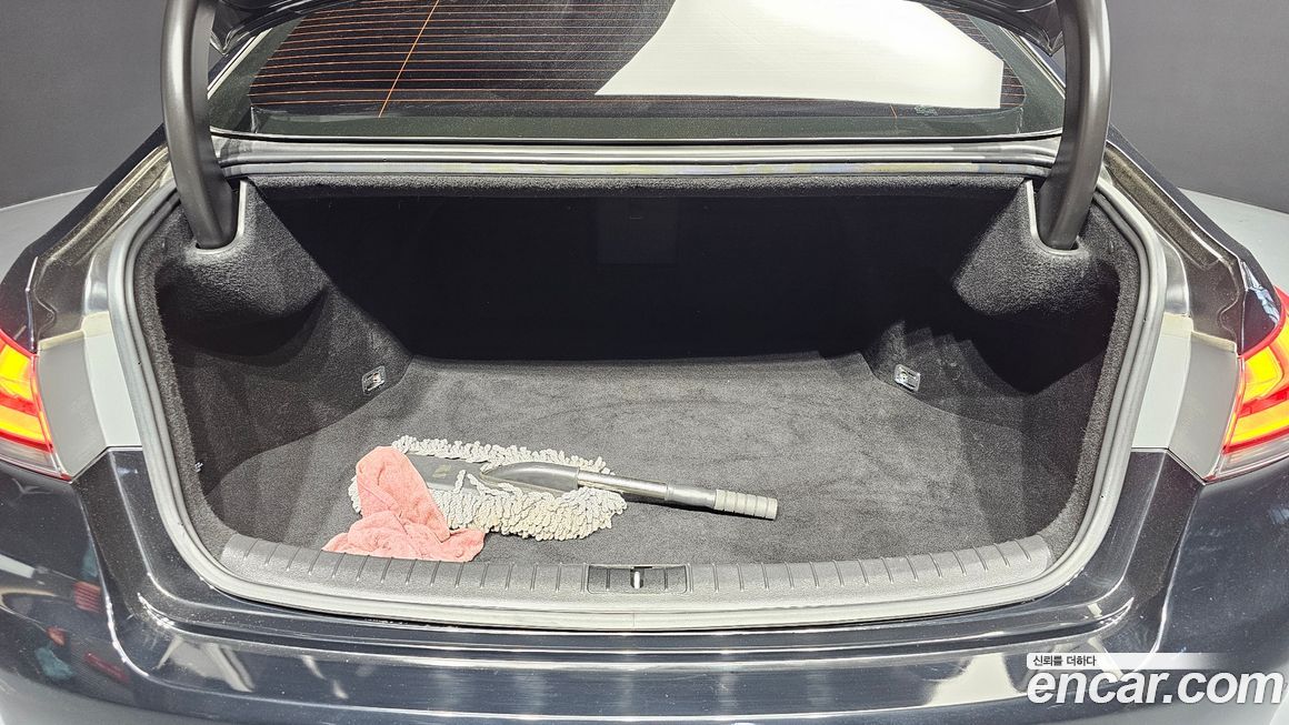 Hyundai Genesis 2016