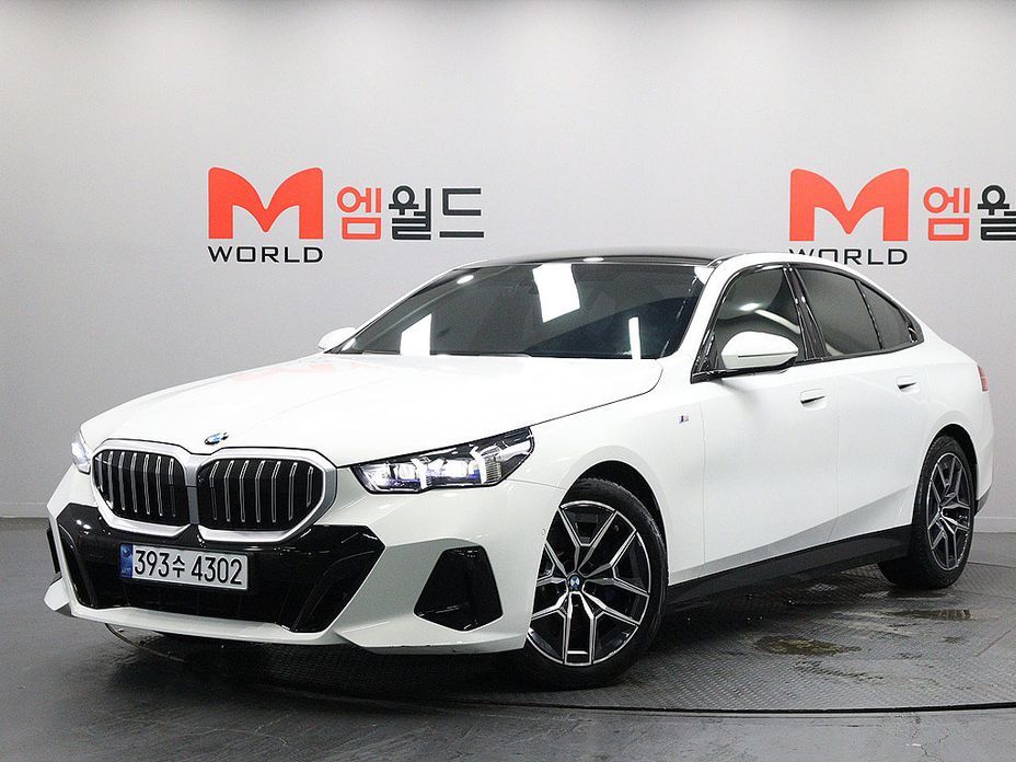 BMW 5-Series 2024