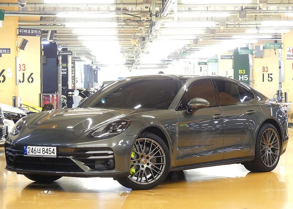 Porsche Panamera 2023