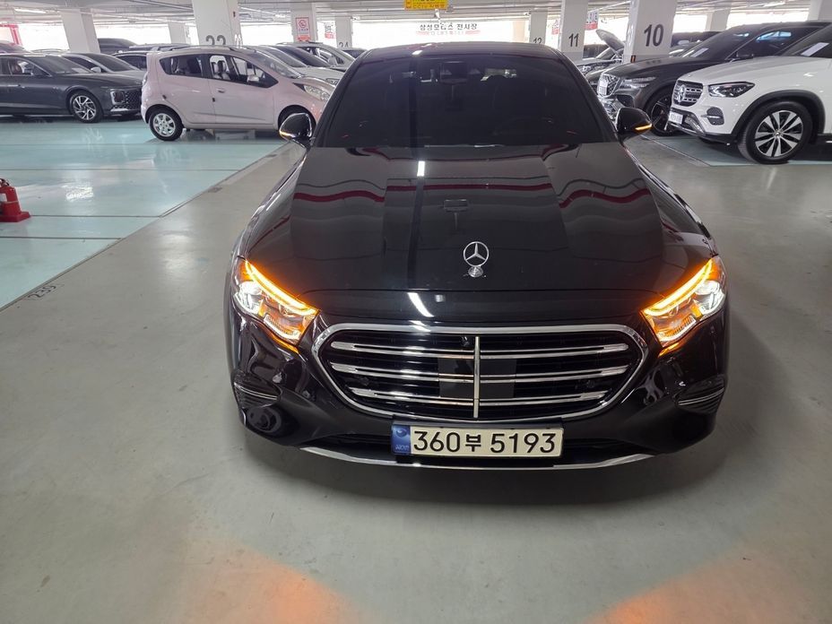 Mercedes-Benz E-Class 2024
