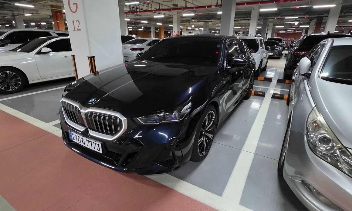 BMW 5-Series 2025