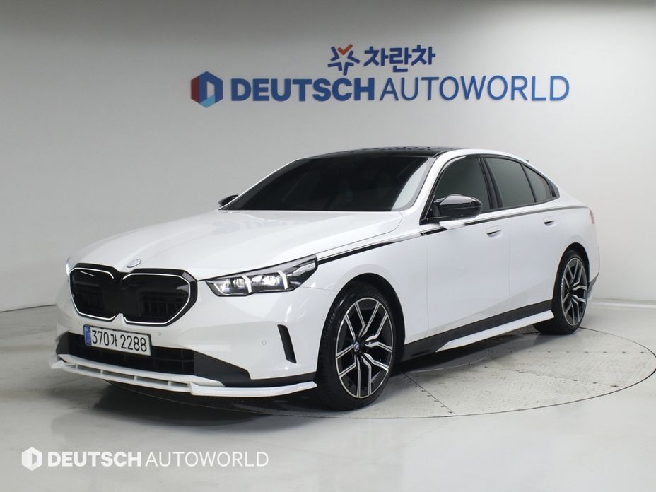 BMW 5-Series 2025