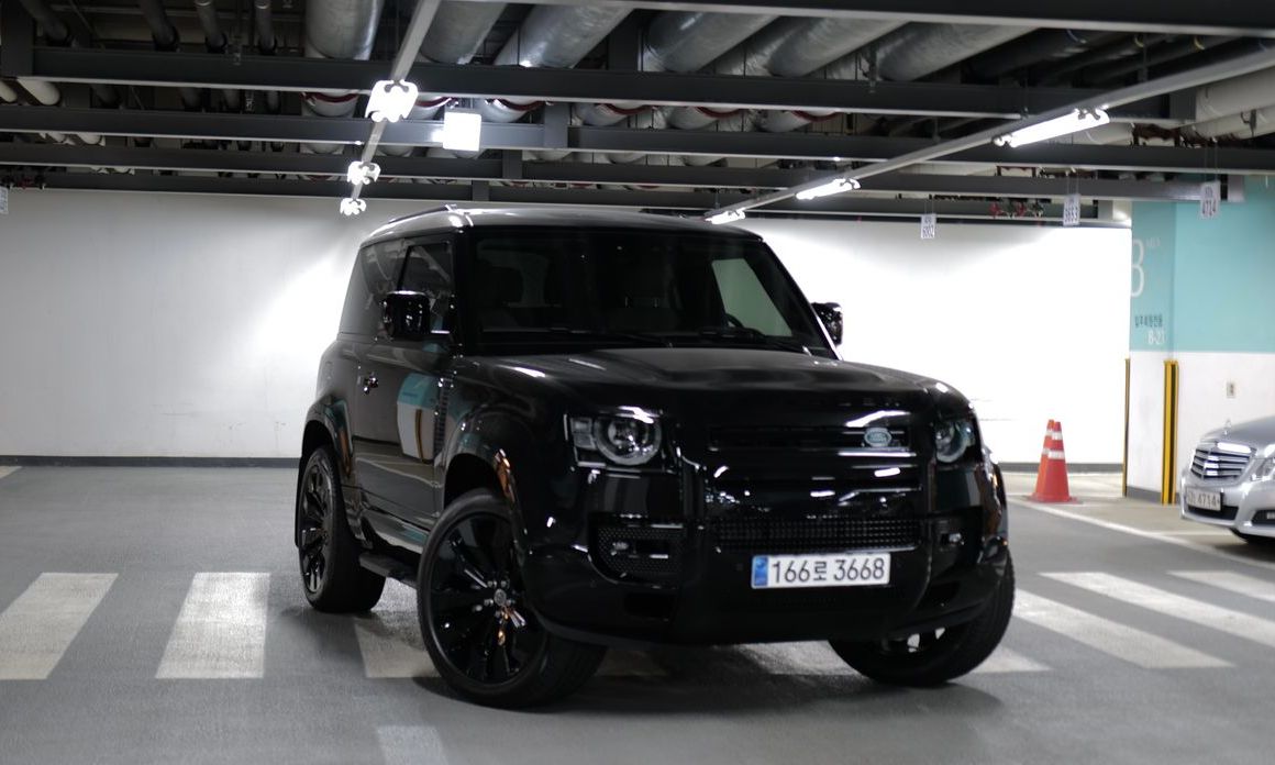 Land Rover Defender 2023
