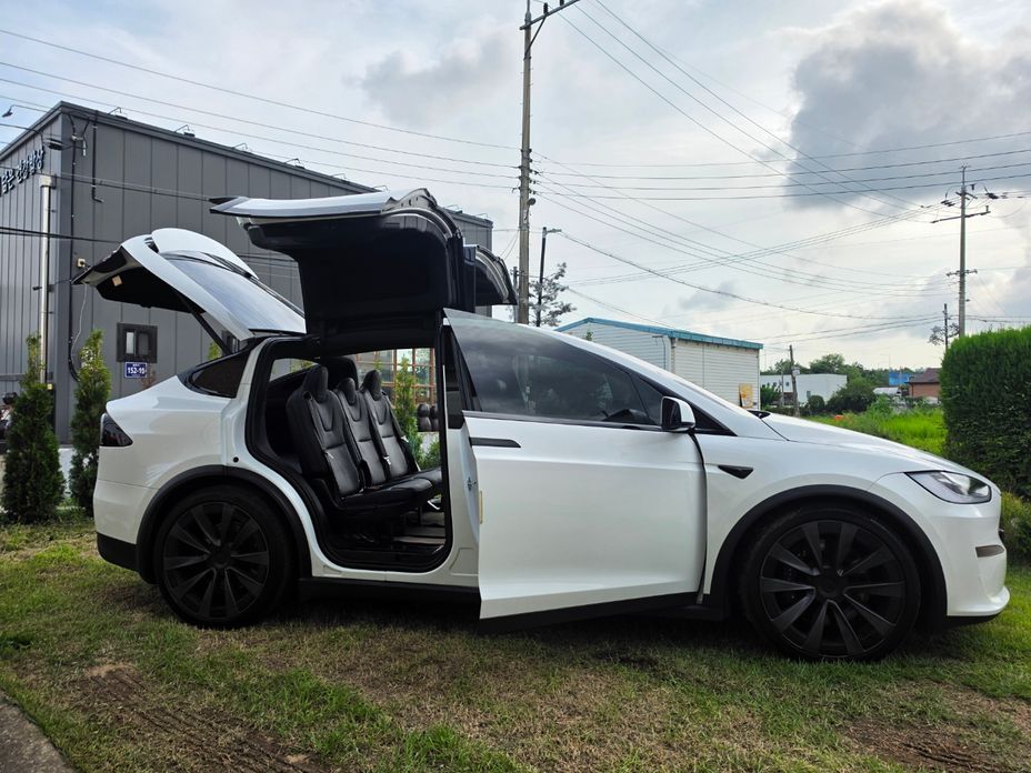 Tesla Model X 2023
