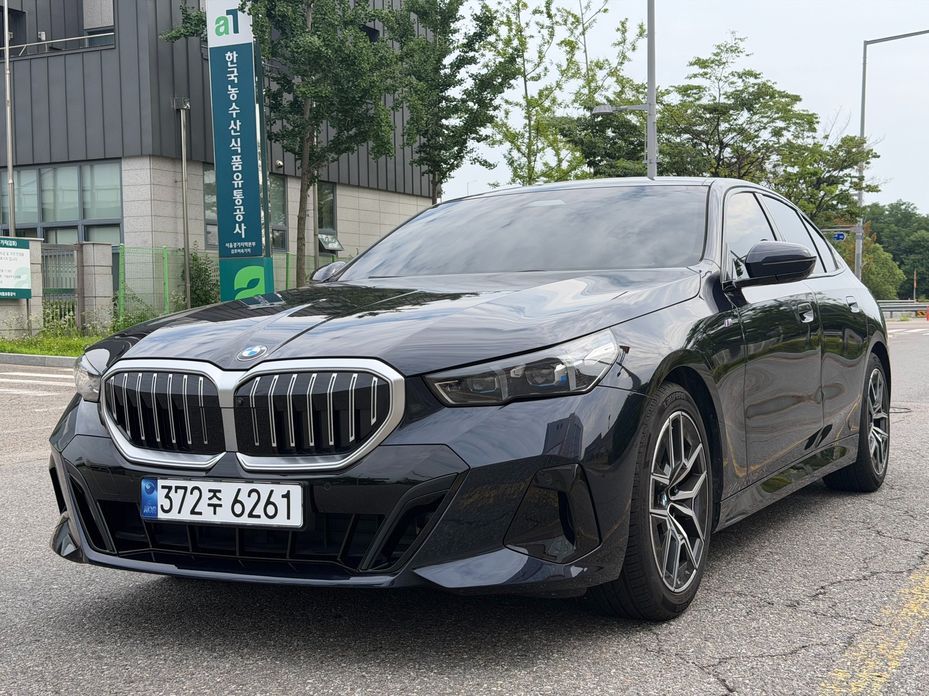 BMW 5-Series 2024