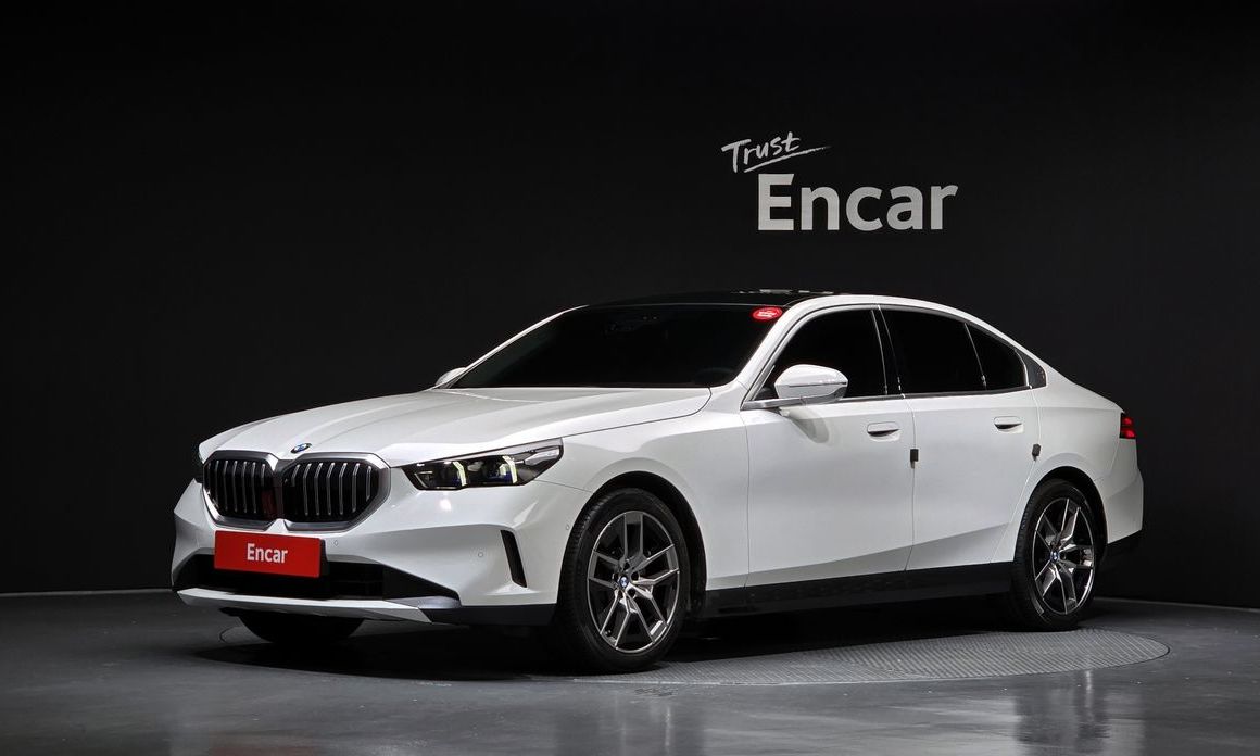 BMW 5-Series 2024