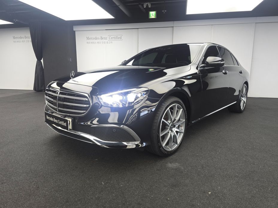 Mercedes-Benz E-Class 2022
