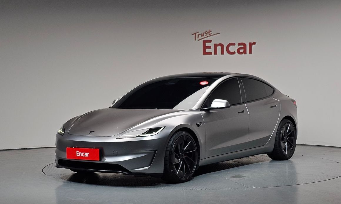 Tesla Model 3 2024