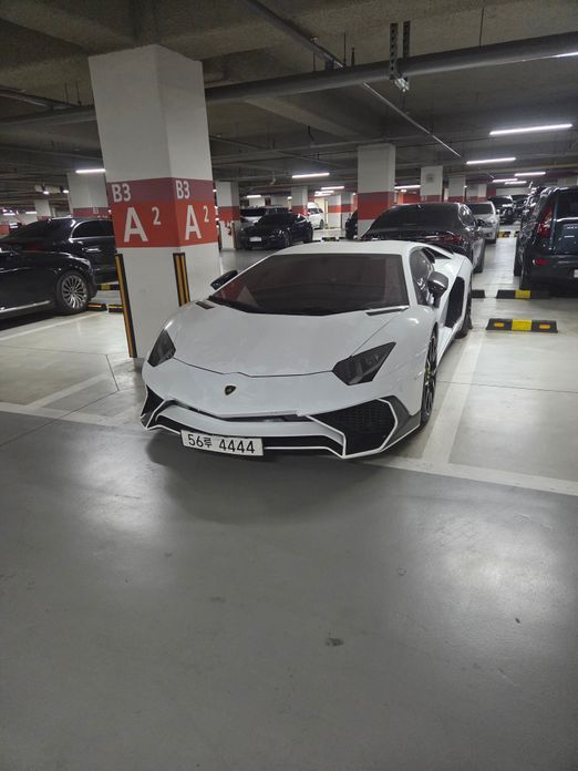 Lamborghini Aventador 2013